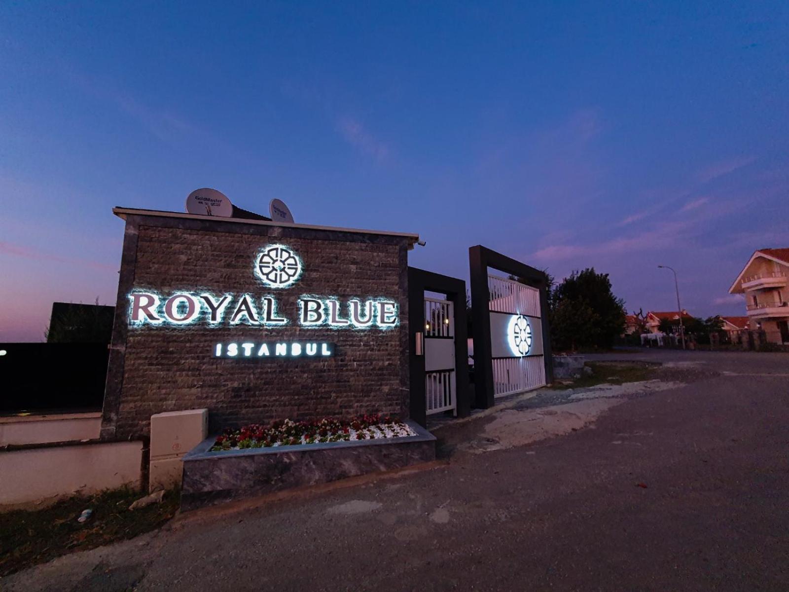 Royal Blue - Luxury Vilă